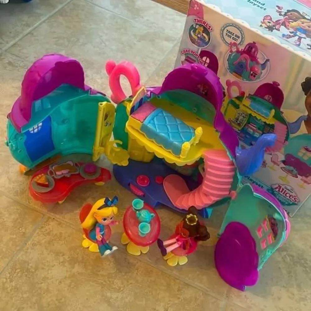 Disney Junior Alice’s Wonderland Bakery Playset and Toy Figures